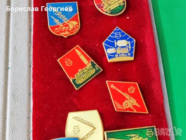 колекция стари Унгарски военни знаци значки в кутия

, снимка 3 - Колекции - 49920721