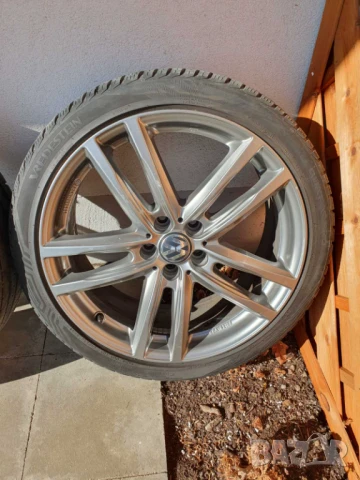 Зимни гуми Vredestein - 225/40 R19 - DOT 3923, снимка 8 - Гуми и джанти - 50694305