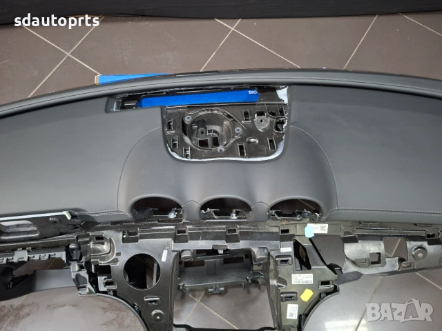 Ново Кожено Табло с Сив шев Mercedes W206 AMG без HUD, снимка 6 - Части - 53896791