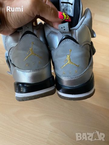 Оригинални мараронки Jordan Flight 45 High GS 'Metallic Silver'! 38,5 н, снимка 2 - Маратонки - 46733032