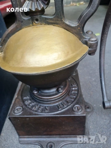 Маркова ретро кафемелачка, снимка 3 - Антикварни и старинни предмети - 51266903