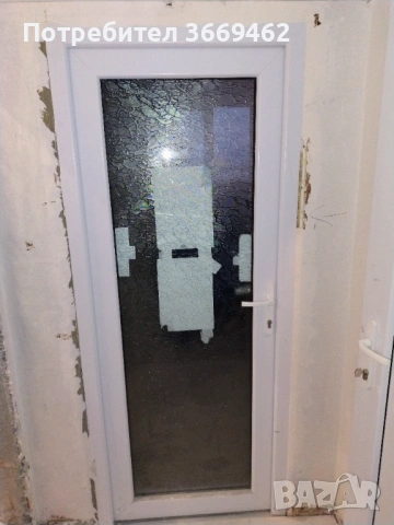 Продавам PVC врата в добро състояние 
