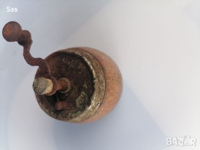 Стара мелничка за  черен пипер, снимка 1 - Антикварни и старинни предмети - 45913228
