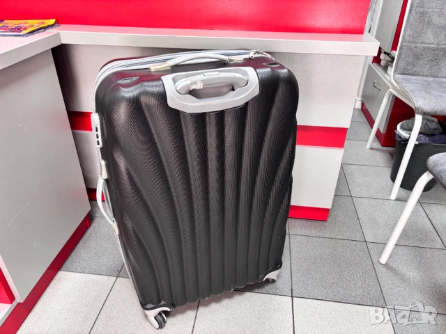 Голям Твърд Куфар с Колела, снимка 4 - Куфари - 54146134