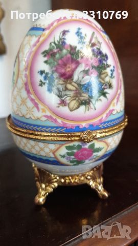 Красиво порцеланово бижу, във форма на яйцето на Фаберже- сейф за лично бижу., снимка 1 - Декорация за дома - 46319148