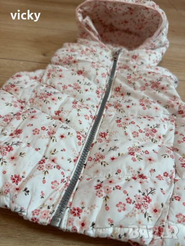 Елек/грейка с флорални мотиви Reserved, размер 86 и 98, снимка 2 - Детски якета и елеци - 46421085