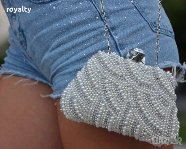 Дамска чанта - сребристо и бяло