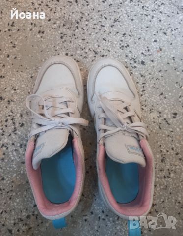 Оригинални обувки на adidas, снимка 2 - Маратонки - 45418779