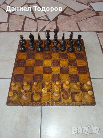 Стар дървен шах .Размери - 34 х 34см. .