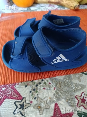 Детски сандали Адидас 27 номер, снимка 2 - Детски сандали и чехли - 53746077