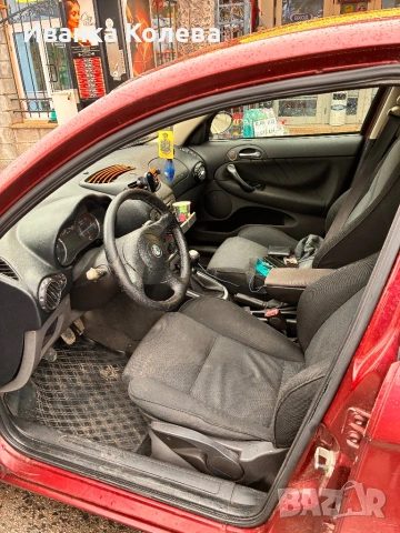 Продавам Алфа Ромео 147 1.9 120 коня колата е запазена единствено  само на бронята има има забележка, снимка 4 - Автомобили и джипове - 53947493