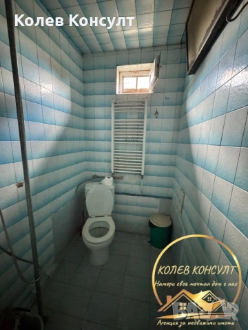 Триетажна къща с търговски помещения град Харманли, снимка 10 - Къщи - 53905651