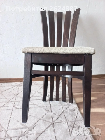 Трапезни или за хол столове