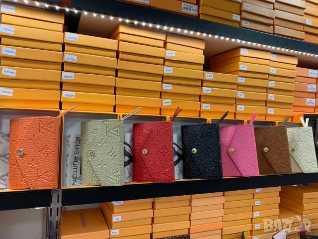 портмонета в кутия gucci chanel christian dior louis vuitton ysl saint laurent , снимка 13 - Портфейли, портмонета - 51117137