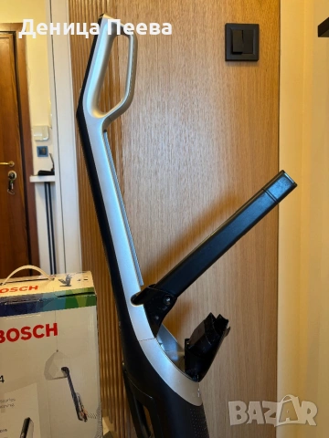 Вертикална безжична прахосмукачка Bosch Flexxo Serie 4, снимка 2 - Прахосмукачки - 54242164