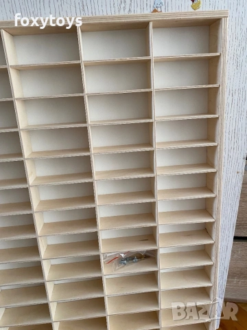 Дефектен дървен рафт, етажерка за колички, 90 отделения, Hot wheels, снимка 18 - Коли, камиони, мотори, писти - 53736218