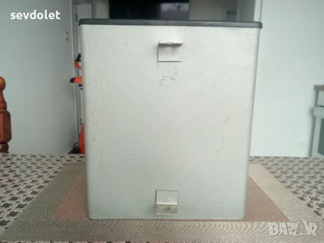 Метални кутии.Размерите са на снимките.Обявената цена е за всичките.