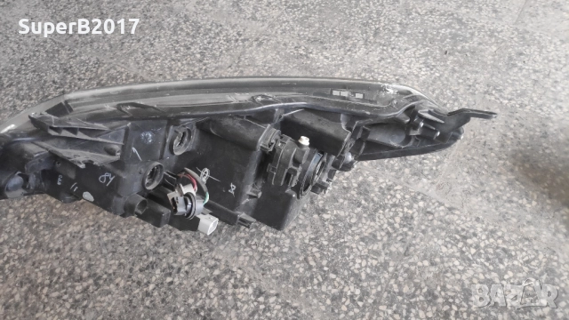 Продавам - оригинални ляв и десен фар за Тойота Ярис 2017-2020, снимка 5 - Части - 51968716