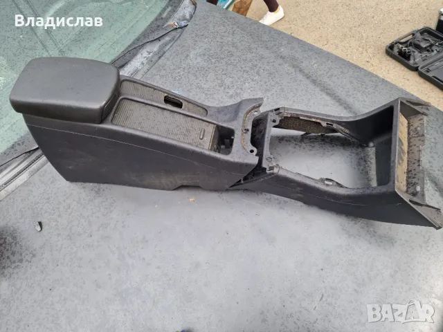 Подлакътник и средна конзола Volvo v40 