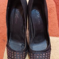Обувки на ток + черни платформи, снимка 4 - Дамски обувки на ток - 45099941