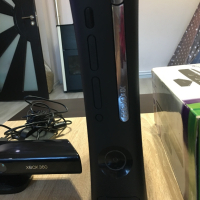 Xbox360 с Кинектик + 14бр. игри Бонус!  , снимка 1 - Xbox конзоли - 44941606