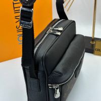 Мъжка чанта Louis Vuitton, снимка 4 - Чанти - 45406332