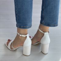 Елегантни дамски сандали с ток и бляскави линии за стилна походка, снимка 3 - Сандали - 45225462