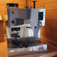 Кафе машина с мелачка Quick Mill Италия, снимка 1 - Кафемашини - 44986682