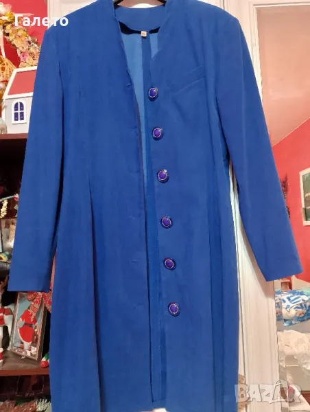 Синьо кадифено манто с красиви копчета , снимка 1