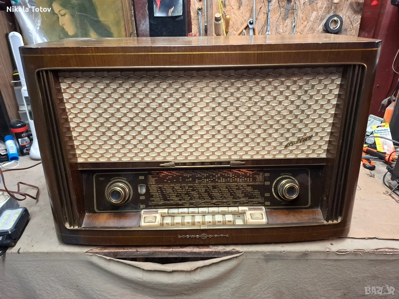 Продава се старинно дървено радио . , снимка 1