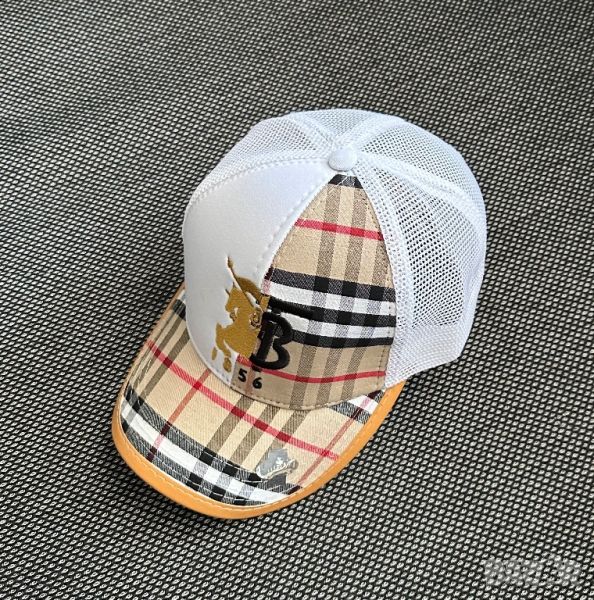 Шапка с козирка Burberry , снимка 1