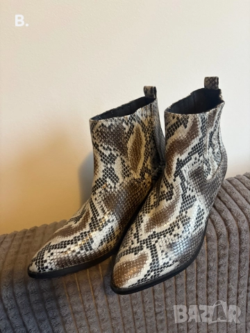 Кожени боти със змийски мотиви