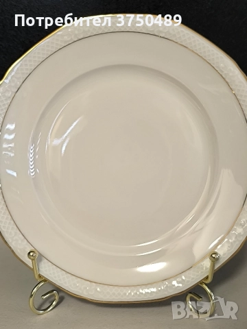 Чинии от фин порцелан и златни кантове -6броя