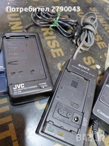 зарядно JVC, снимка 2 - Батерии, зарядни - 52645999