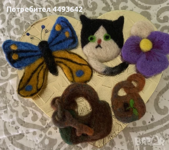 Брошки, обеци от филц