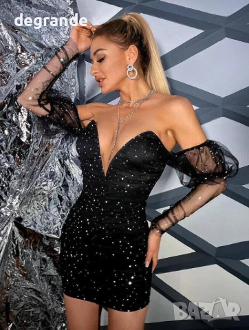 Черна блестяща рокля с камъчета и секси деколте 