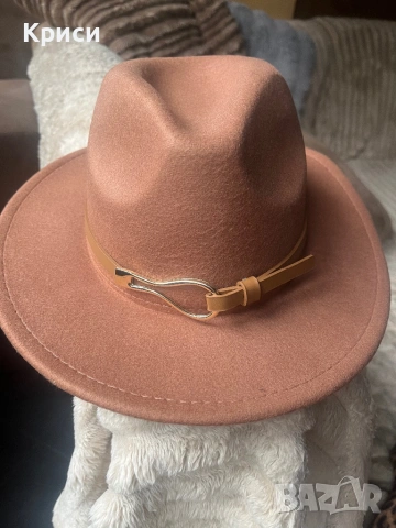 Дамска вълнена шапка, снимка 4 - Шапки - 53338079