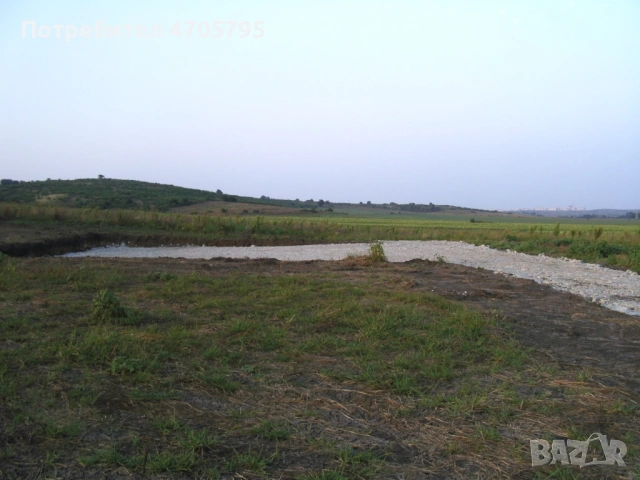 На 2км от гр Бургас 3000кв.м граница със складови площи