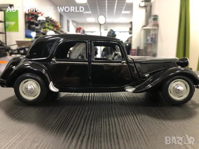 MAISTO метална колекционерска количка CITROEN 15 CV 1:18,,като нова, снимка 2 - Колекции - 47558818