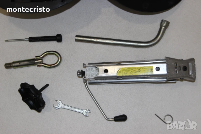 Авариен комплект крик VW Polo 9N 9N2 (2001-2009г.) 6Q0011031D ключ за гуми кука за теглене, снимка 2 - Аксесоари и консумативи - 51104654