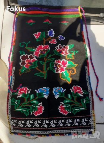 Неземно красива стара вълнена кичеста престилка за носия - Находка, снимка 5 - Антикварни и старинни предмети - 53579366