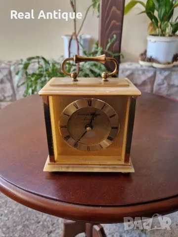 Прекрасен антикварен английски настолен часовник месинг и оникс 