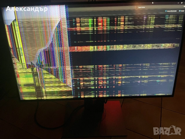 Монитор Dell UltraSharp U2518D – 25″ IPS 2560×1440 QHD (с пукнат панел, за ремонт или части), снимка 6 - Монитори - 53196137