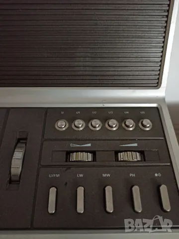 GRUNDIG RF 810, снимка 4 - Радиокасетофони, транзистори - 48391932