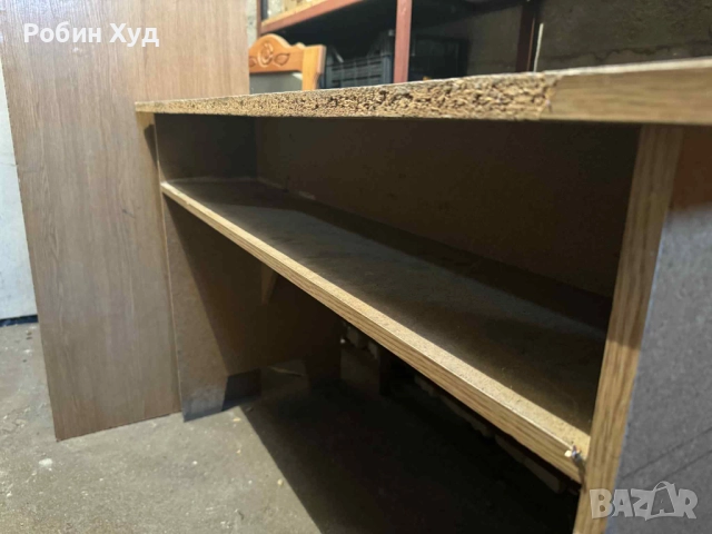 ПОДАРЯВАМ две използвани бюра, Пловдив