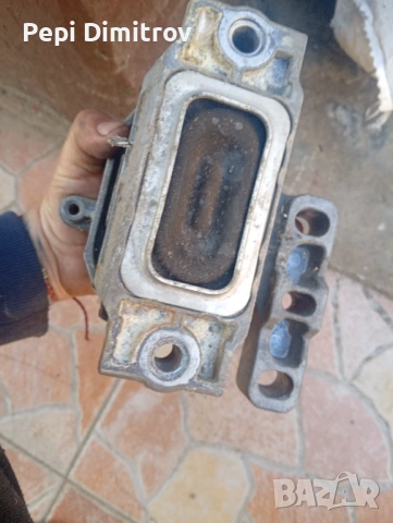 Тампон двигател VW Golf 5 (1K1) 2.0 TDI Двигател:	11K0199262AT, снимка 2 - Части - 53776031