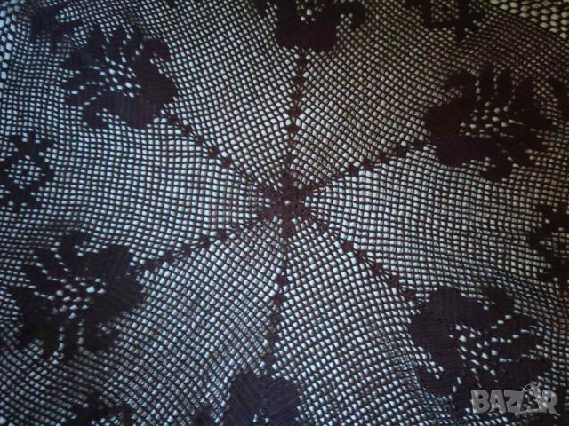 Ръчно плетена покривка, снимка 3 - Покривки за маси - 45146735