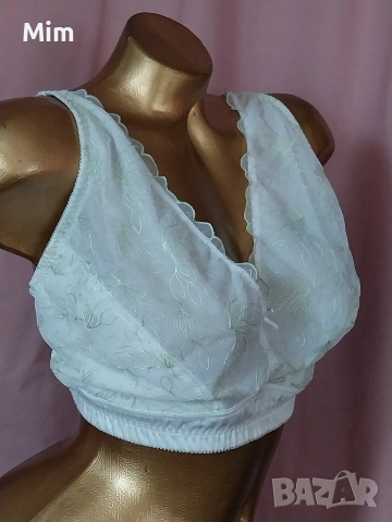 bpc selection 105 D Бял дантелен сутиен без банели , снимка 3 - Бельо - 53931304