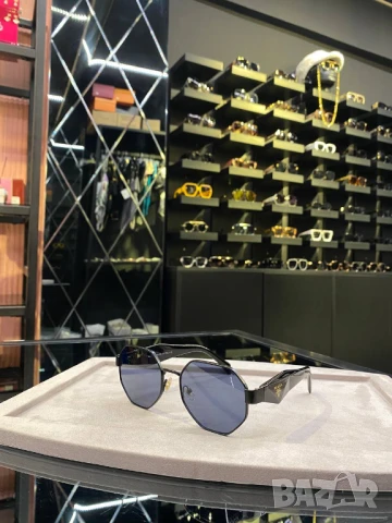 очила с черен обикновен калъф и ув защита prada, снимка 3 - Слънчеви и диоптрични очила - 51427830