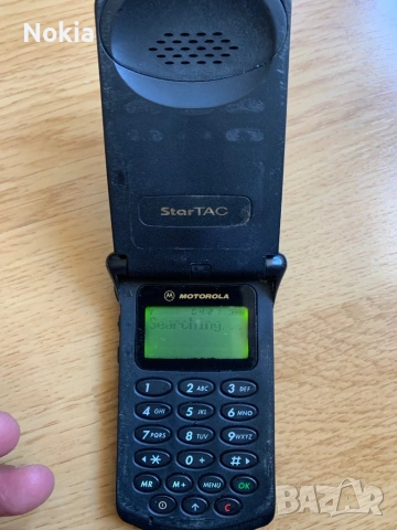 Motorola StarTAC от 1996 г., който тук е брандиран за автомобили Jagua, снимка 2 - Motorola - 54125472